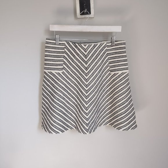 Ann Taylor LOFT Chevron Striped Black and White Short Skirt Medium - Picture 2 of 9
